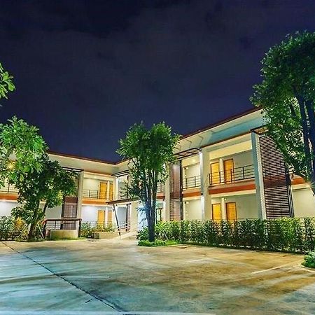 Barista Hotel Утрадит Екстериор снимка