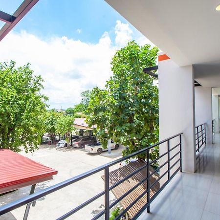 Barista Hotel Утрадит Екстериор снимка