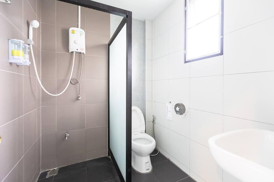 Barista Hotel Утрадит Екстериор снимка